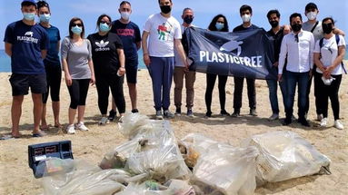 Il litorale di Sibari bonificato dalla plastica grazie all'associazione Plastic Free