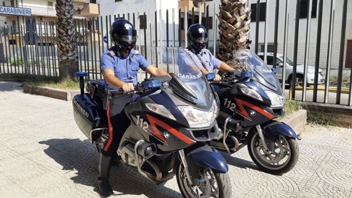 Corigliano-Rossano: ubriaco blocca il traffico e aggredisce i Carabinieri 