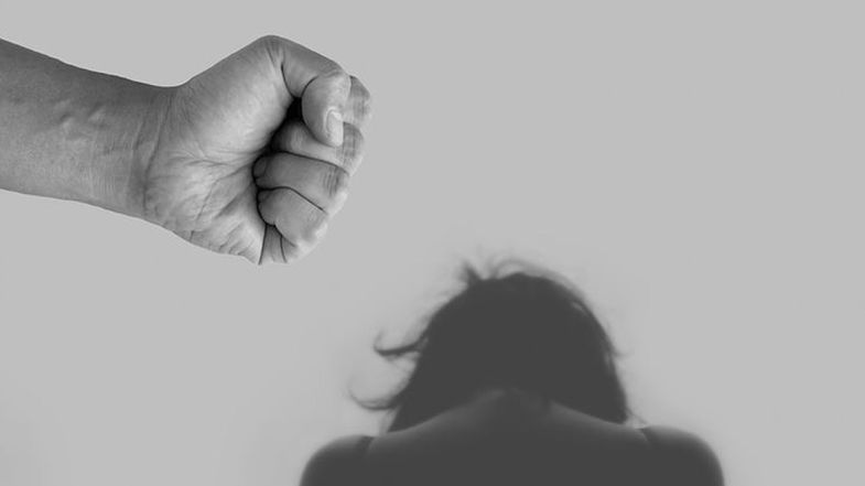 Ha aggredito la sua compagna: ora dovrà abbandonare il tetto familiare