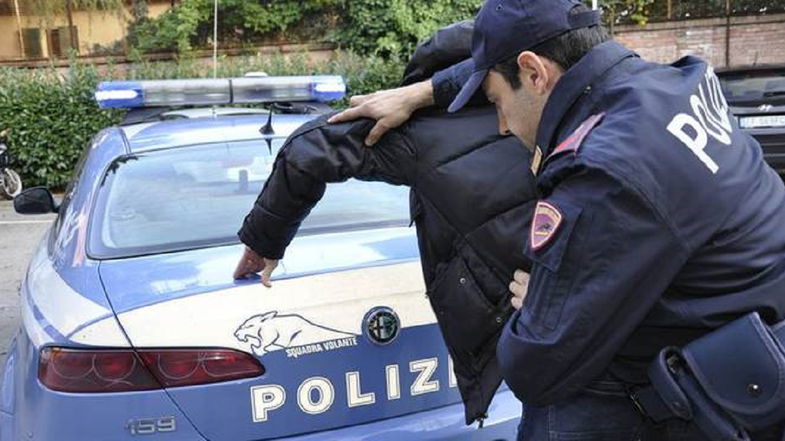 Cosenza, simula la rapina di 4 pistole: 34enne arrestato dalla Polizia