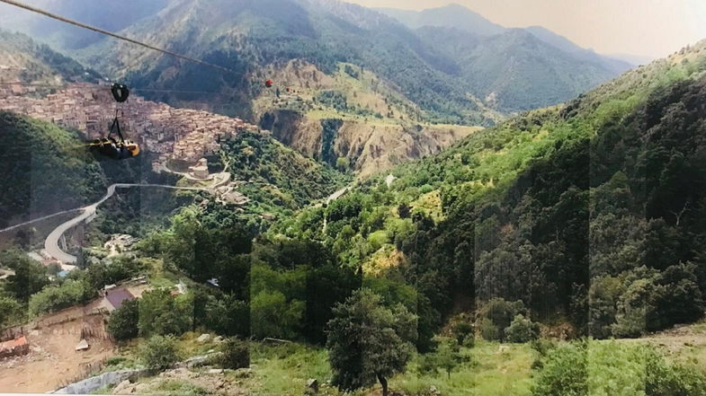 A Longobucco si vuole realizzare un ponte tibetano tra la Pietra d'Agnizzita e San Pietro. Ecco l'idea