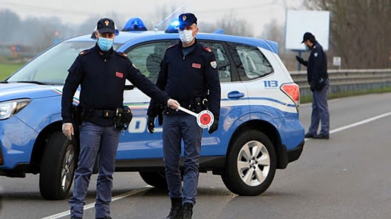 Cosenza, getta dall’auto oltre 100 grammi di cocaina: arrestato