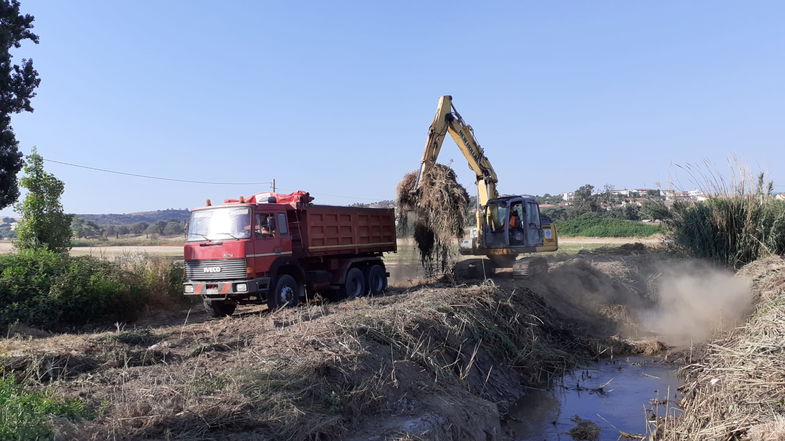 A Crosia in corso la pulizia di tutti i fossi di scolo. Russo: «Pronti all'estate»