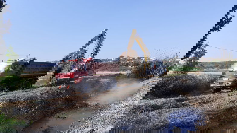 A Crosia in corso la pulizia di tutti i fossi di scolo. Russo: «Pronti all'estate»