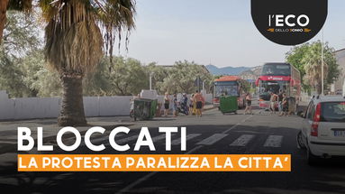 Manca l'acqua, i cittadini di viale Sant'Angelo bloccano la strada: è protesta