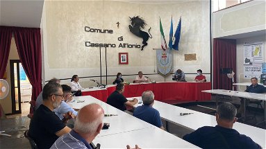 Cassano, il Primo cittadini incontra gli operatori turistici e commerciali: «Migliorare raccolta rifiuti»