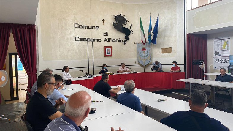 Cassano, il Primo cittadini incontra gli operatori turistici e commerciali: «Migliorare raccolta rifiuti»