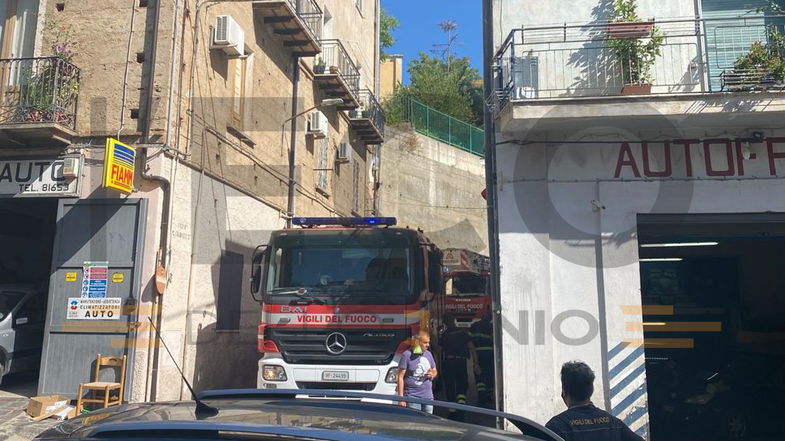 I vicini non lo vedevano da giorni: 68enne trovato morto in casa