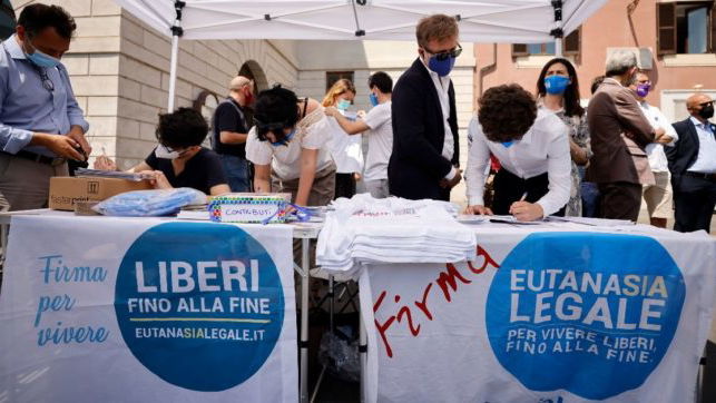 Referendum Day per l'eutanasia legale: banchetti a anche a Castrovillari e Cassano Jonio