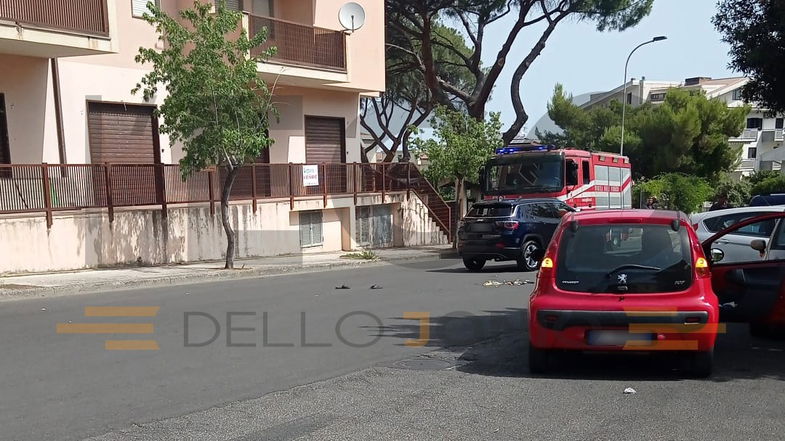 Corigliano-Rossano: Scontro auto motorino e il motociclo prende fuoco