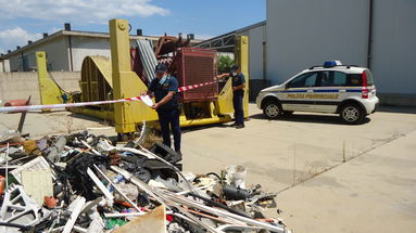 Co-Ro, sequestrato un capannone trasformato in discarica