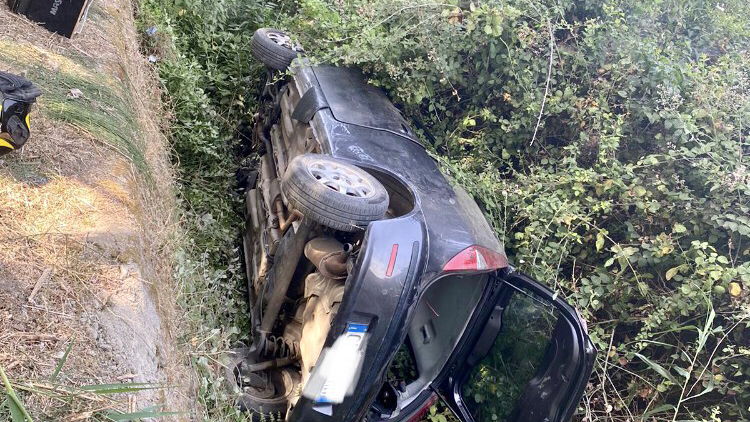 Un’auto finisce in un canalone a contrada Seggio