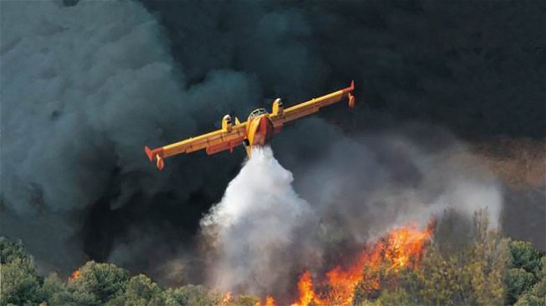 La Sibaritide brucia: 200 ettari in fiamme a San Demetrio e a Roseto chiesto lo stato di calamità - VIDEO