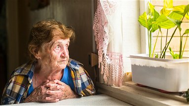 Anziani soli a casa, paura per il caldo torrido che non dà tregua