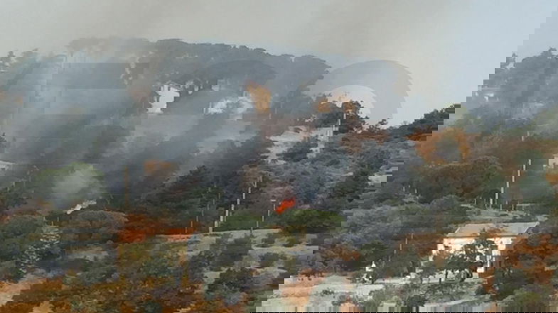 Ancora incendi, il fuoco ora