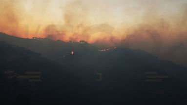 Incendio a Rossano, situazione altamente critica: il fuoco non è stato spento. Sarà una notte di pathos