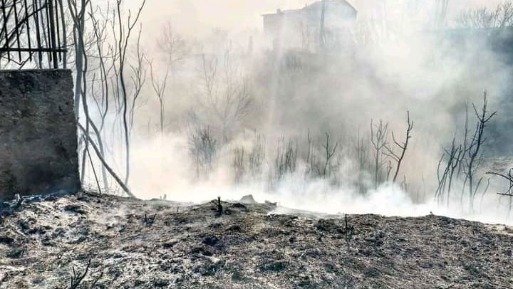 Domato nella notte l'incendio di Rossano. Ma stamattina c'è ancora fuoco a Malvitano-Nubrica