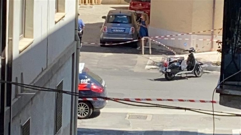Agguato in pieno centro a Corigliano, ferito un uomo