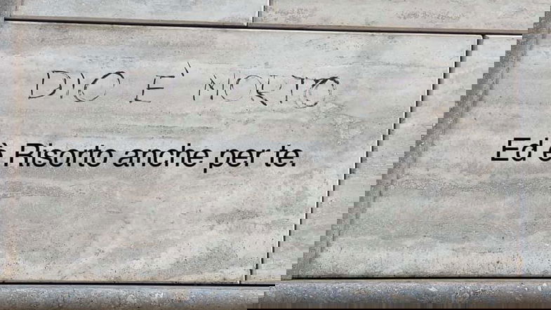 Imbrattato il muro della chiesa. La risposta del parroco spiazza tutti
