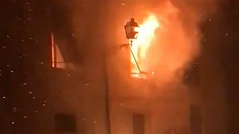 Incendio a Corigliano centro: a fuoco un appartamento abitato da uno straniero