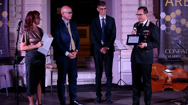Si è tenuta la sesta edizione del Premio Alveare 2021 dedicata agli imprenditori «veri eroi moderni»