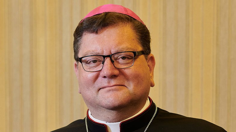 Monsignor Aloise a tutti gli studenti: «Prendete in mano la vostra vita e fatene un capolavoro»