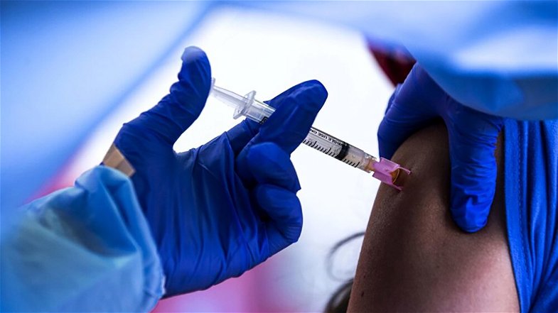 Vaccino anti covid, all’Annunziata di Cosenza si parte con la terza dose