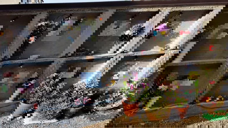 Smurra (Fna) e Colamaria (Udicon) denunciano: «Al cimitero Rossano 4 mesi per completare un loculo»