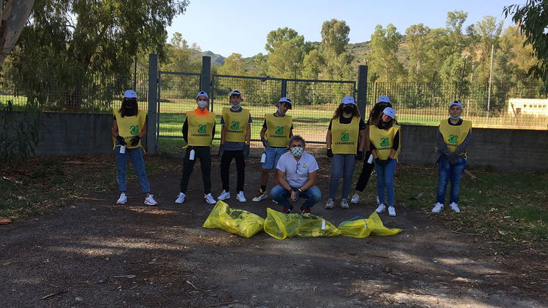 Legambiente Nicà aderisce a “Puliamo il mondo” e raccoglie i rifiuti lungo il torrente Acquaniti 