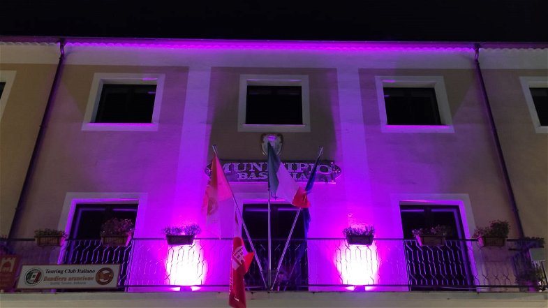 Il comune di Civita si illumina di rosa contro il tumore al seno