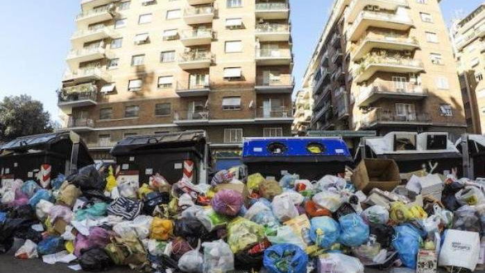 Emergenza rifiuti a Co-Ro, nelle prossime ore riprenderà la raccolta