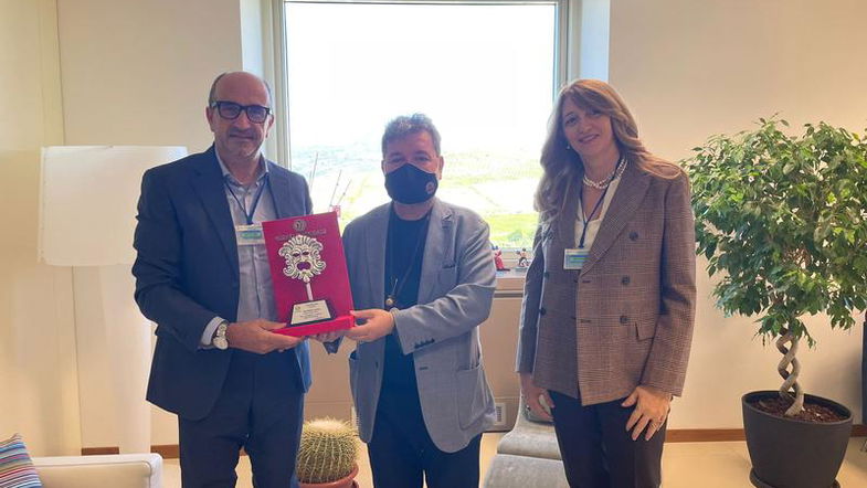 Il riconoscimento della regione ai genitori del campione d’Europa di Volley, Daniele Lavia