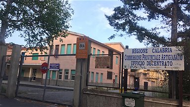 Co-Ro, il Movimento del territorio denuncia: «Nei pressi della scuola di via Nizza c’è un odore nauseante»