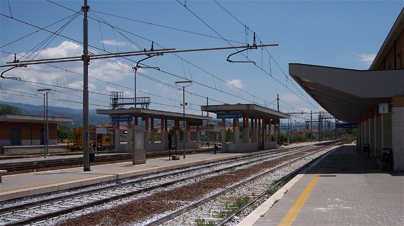 Donna muore investita da un treno a Castiglione Cosentino