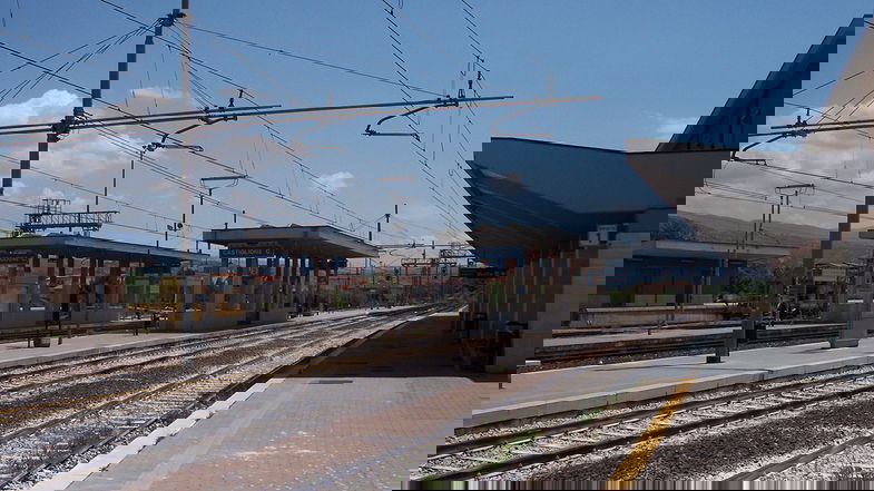Donna muore investita da un treno a Castiglione Cosentino