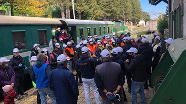 Successo per la giornata ecologica in Sila, il “treno verde” carico di volontari per ripulire i boschi