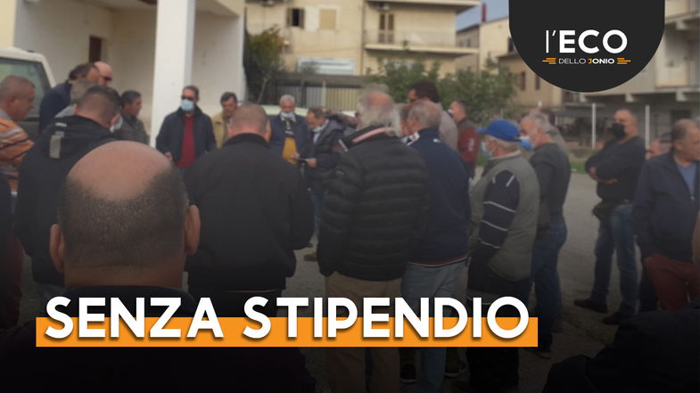 Avanzano quattro mensilità e stamani hanno incrociato le braccia. La vertenza di 40 operai del Consorzio di Bonifica