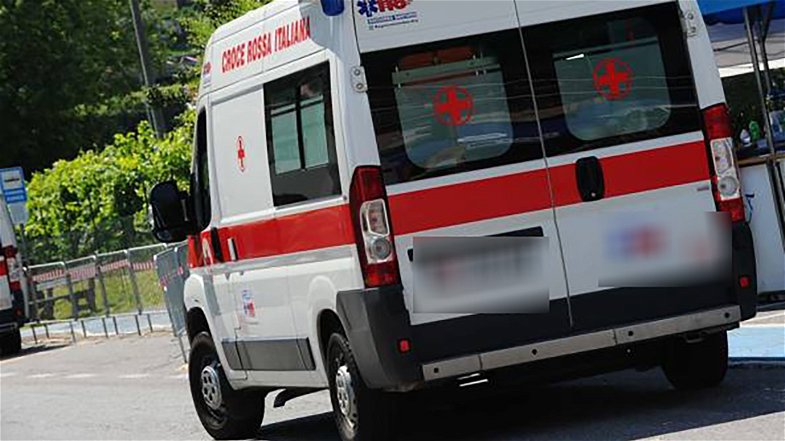 Ambulanza del 118 senza medico a bordo e il paziente muore, Sapia: «Va fermata questa carneficina»