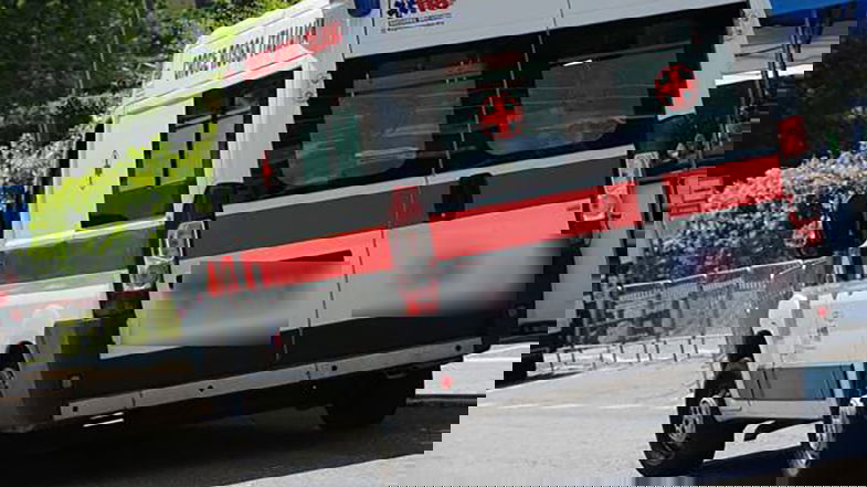 Ambulanza del 118 senza medico a bordo e il paziente muore, Sapia: «Va fermata questa carneficina»