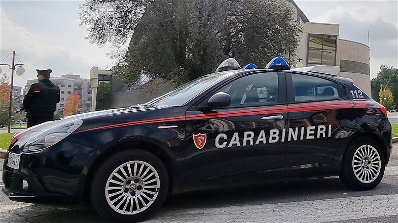 Rende, 34enne colpisce a calci e pugni i Carabinieri: arrestato