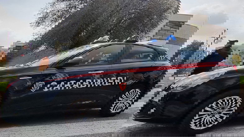 Rende, 34enne colpisce a calci e pugni i Carabinieri: arrestato