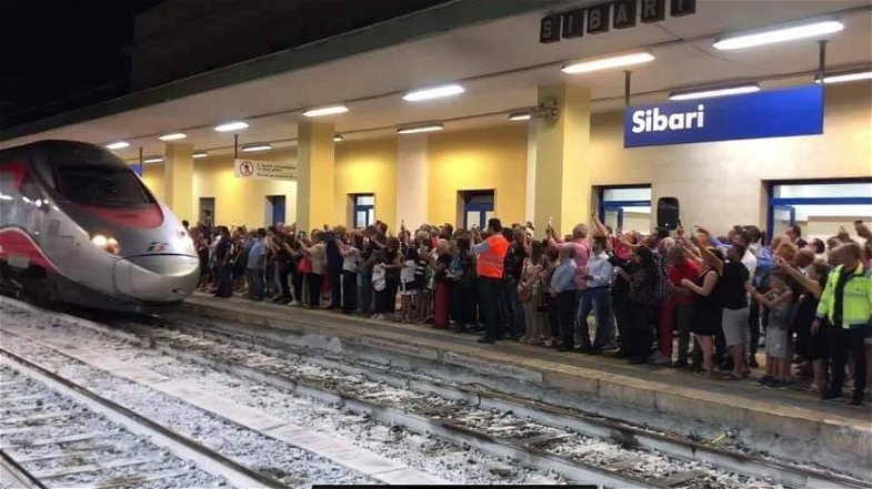 Frecciargento Sibari-Bolzano: timore tra i pendolari. Stop prenotazioni al 31 dicembre