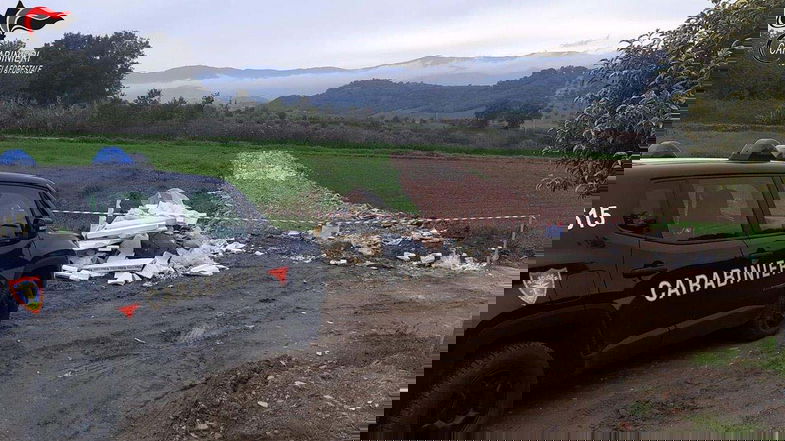 Montalto, sorpreso a bruciare rifiuti in un terreno: denunciato imprenditore edile