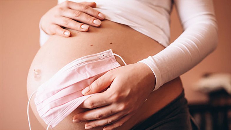 Contrae il covid in gravidanza, muore una mamma di 31 anni