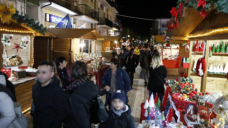 Natale a Crosia, l'emozione di tornare in piazza «ma in sicurezza»