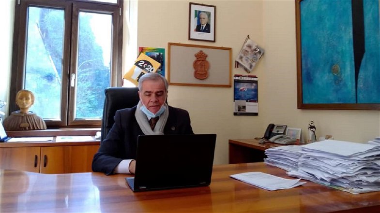 Longobucco, l'ex giunta Pirillo tuona contro i consiglieri dimissionari: «Sono degli irresponsabili» 