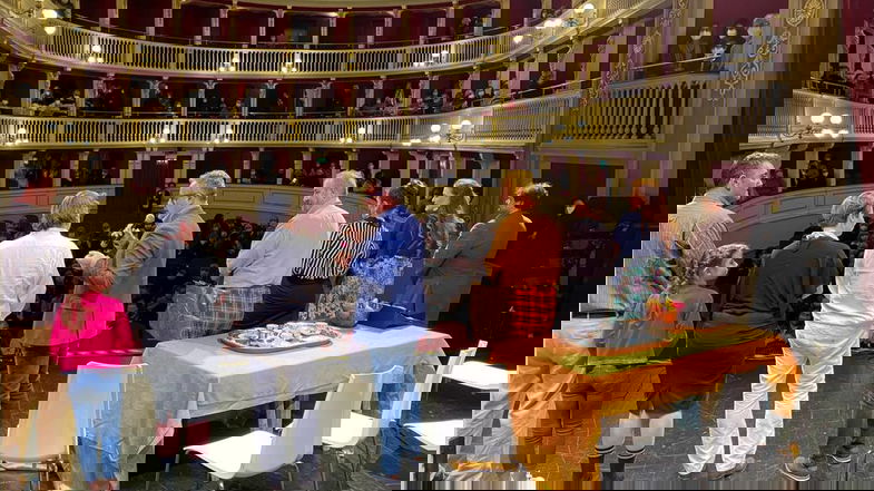 Codex 8e9, quel vivere in crescendo e in addizione: un decennio di teatro e sorrisi