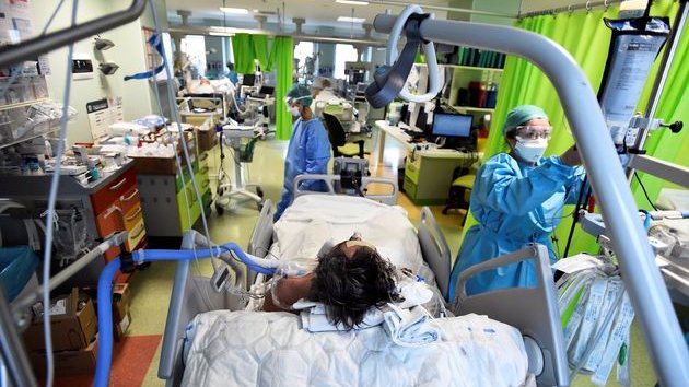 Covid in Calabria, parabola ascendente: oggi 2.600 contagiati in più e 9 morti