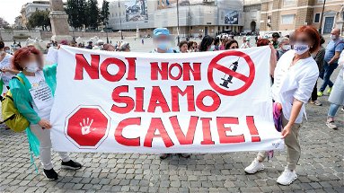 No vax, Coraggio Italia dice «basta alle campagne intimidatorie» e chiede di «inasprire le pene» 