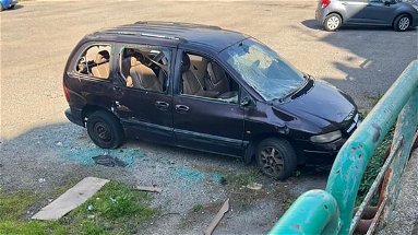 Carcasse di auto abbandonate a Co-Ro, Vulcano: «L’Amministrazione si doti del servizio di rimozione»
